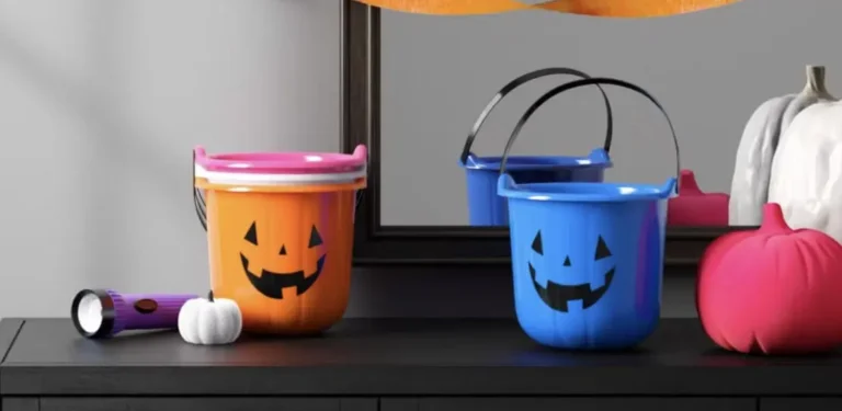 Last minute! $1 Halloween Buckets at Target